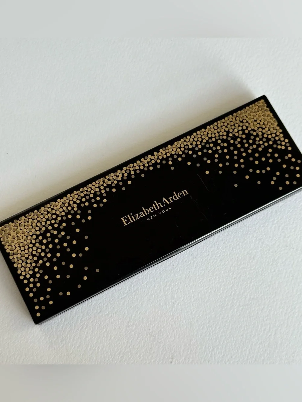 Elizabeth Arden Eye Shadows Palette. 8 Colors. Full size. NET WT. 226 OZ. 6.4g.